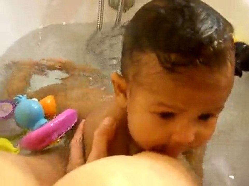 1er bain avec maman (2)