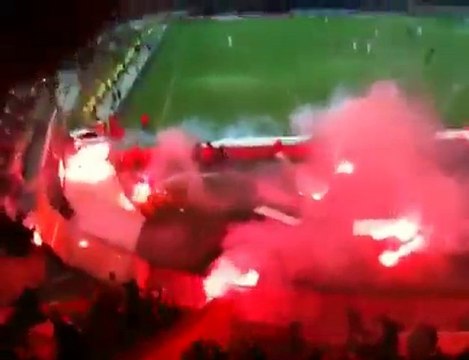 psg montpellier virage auteuil en folie, pluie de fumis