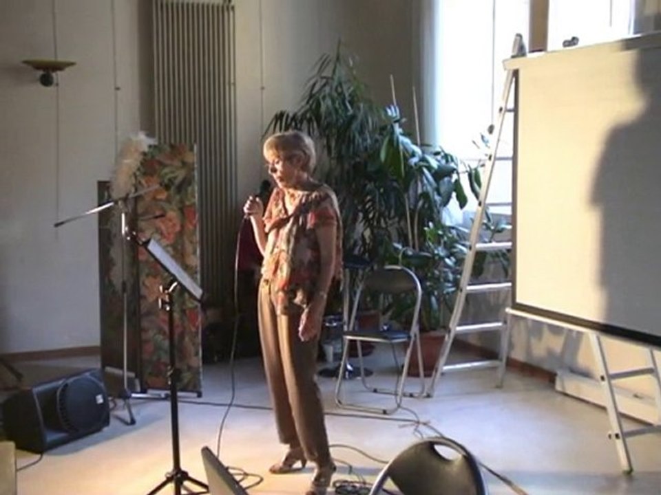 Annick chante "Doucement".