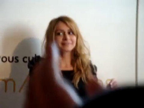 Arrivée de Julie ZENATTI au Showcase à Limoges le 15.05.2010