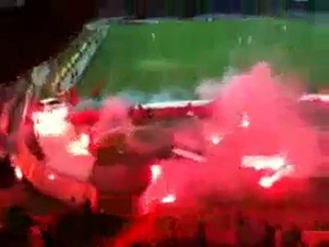 Paris SG vs Montpellier - Jet de Fumigène du côté de Auteuil