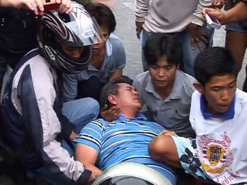 Thai protesters urge talks as clashes leave 29 dead