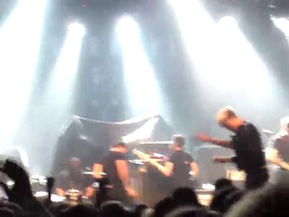 The Blackout - Spread Legs Not Lies @ Bataclan