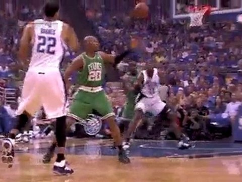 Dwight Howard takes the pass and sinks the tough shot during