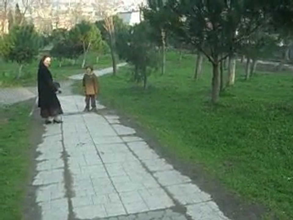 Yuvarlanıyorlar