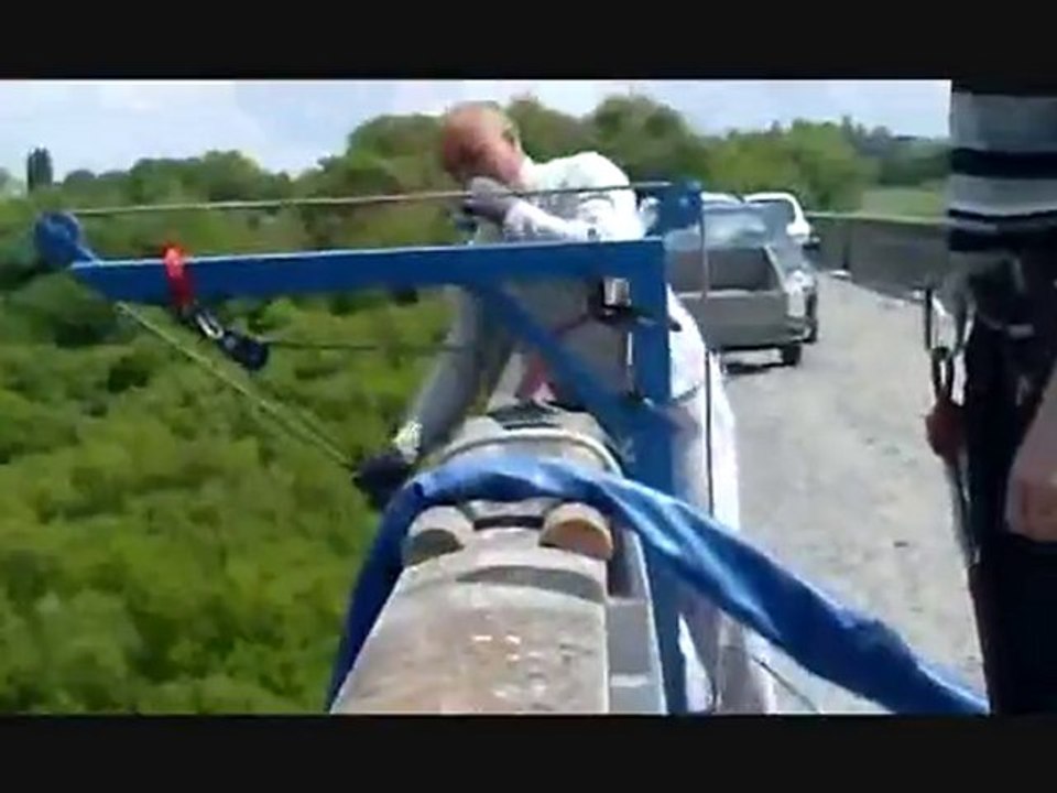 greg saute viaduc cluis (36)
