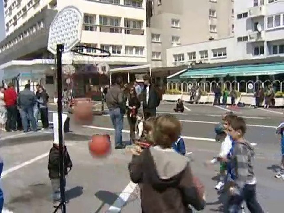 Des futurs apprentis basketeurs ont envahit la rue de la mer