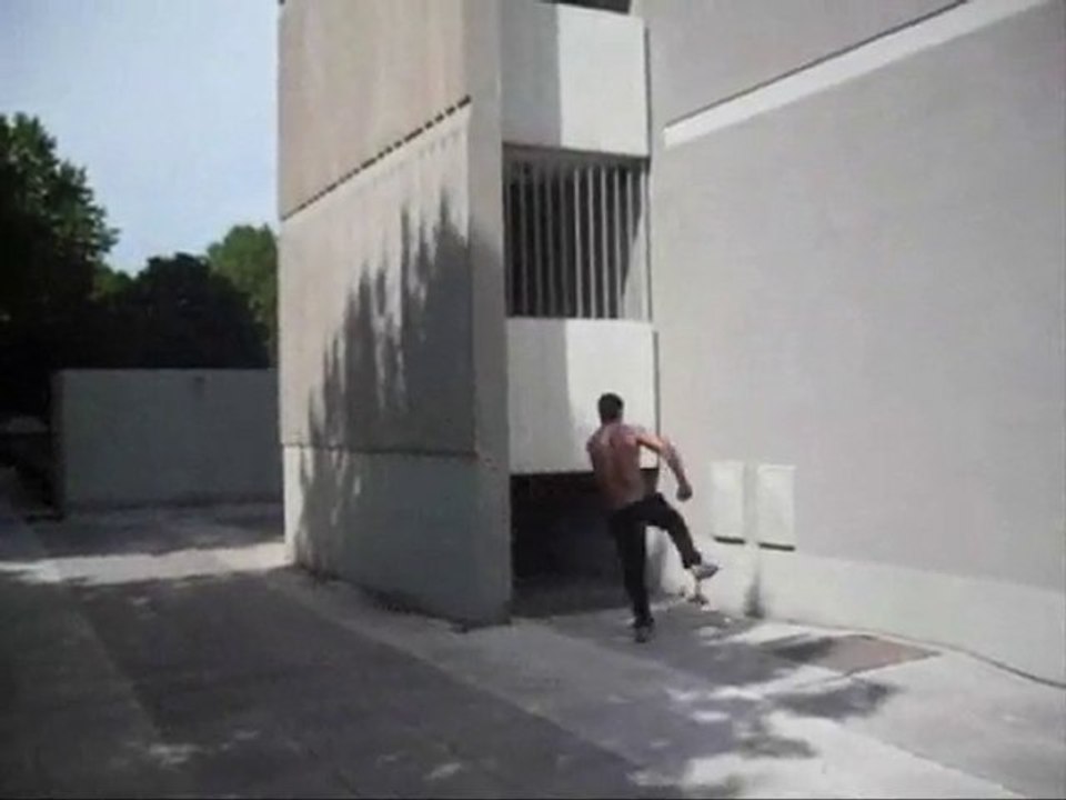 Scala il palazzo a mani nude