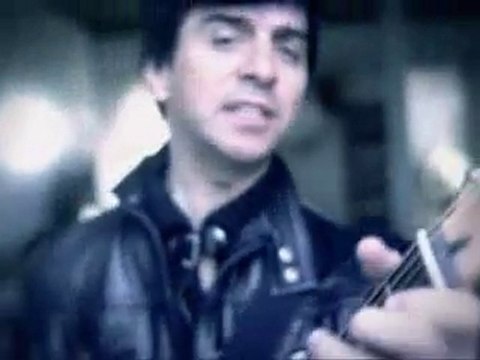 Melih Ünen - Kedi Gibi 2010 Orjinal Klip akgulfm.com