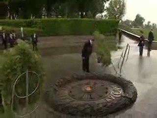 Памятник Неизвестному солдату возложил венок Януковичу :)