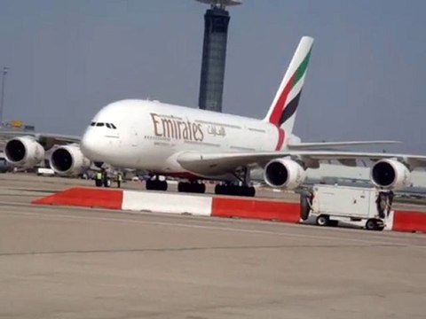 Emirates Airbus A380 800 Paris Cdg