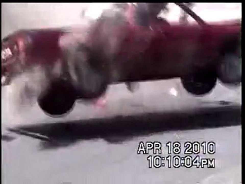 Terrible accident de la route en pick-up ! Images choc  !