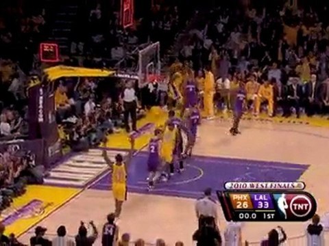 Kobe Bryant beats the first-quarter buzzer with this baselin