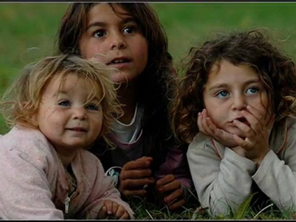 ÖYLE BİR GÜLÜMSE Kİ/CEVDET BAĞCA