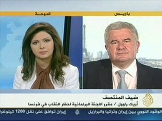 أريك راوول) مقرر اللجنة البرلمانية لحظر النقاب في فرنسا)