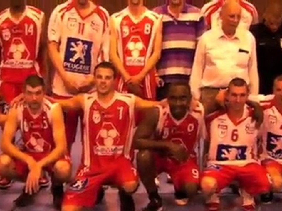 Basket / Ludovic marie sous la douche