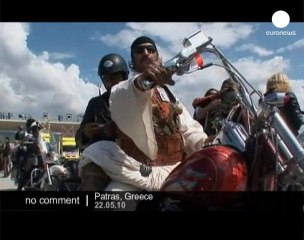 Download Video: Harley Davidson bikers parade in Greece - no comment