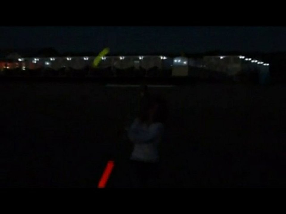 Maaike Brave -  Poi Spinning