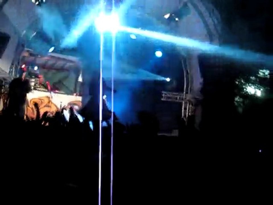 DJ Vadim feat. Yarah Bravo - Bluebird (live @ NO STRESS)