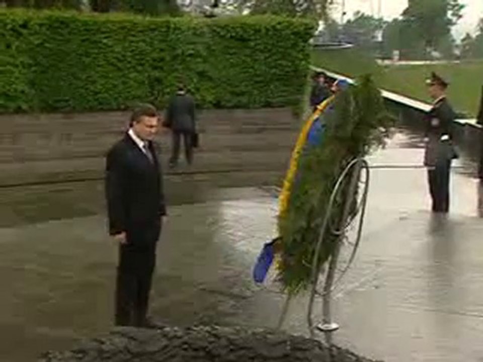 Président ukrainien Viktor Ianoukovitch gerbe en pleine tête