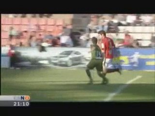 Penalti fallado de Mehmet Aurelio contra el Nástic. ...