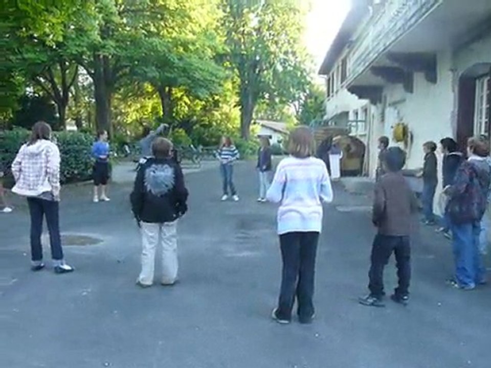 Danse Basque par les élèves de CM2 de La Roche-Chalais