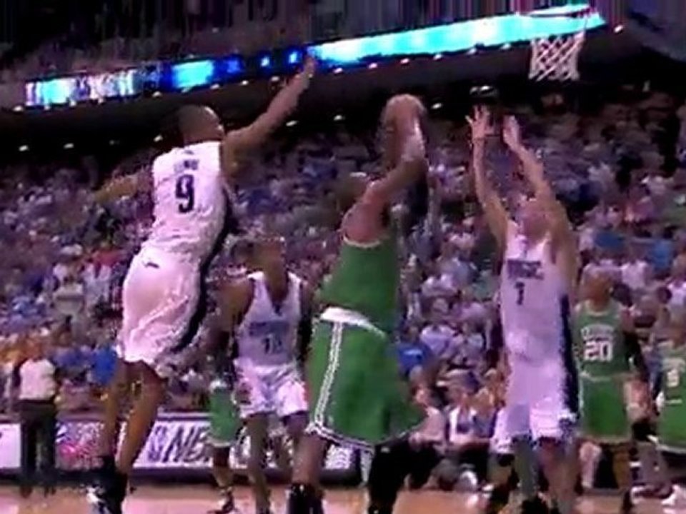 Glen Davis gets the nice pass from Paul Pierce and finishes