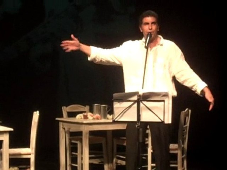 Το cosmo.gr στην Πρεμιέρα του Γιάννη Μπέζου 3