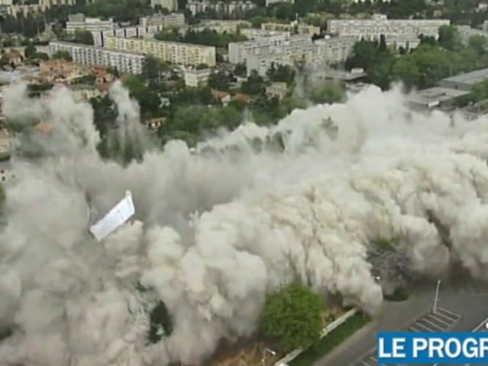 Lyon: la barre 220 de La Duchère s'effondre en six secondes