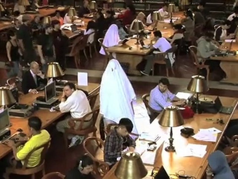 Se tre fantasmi infestano una biblioteca