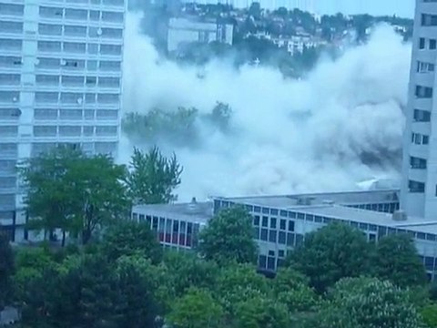 Démolition de la barre 220 de la duchère