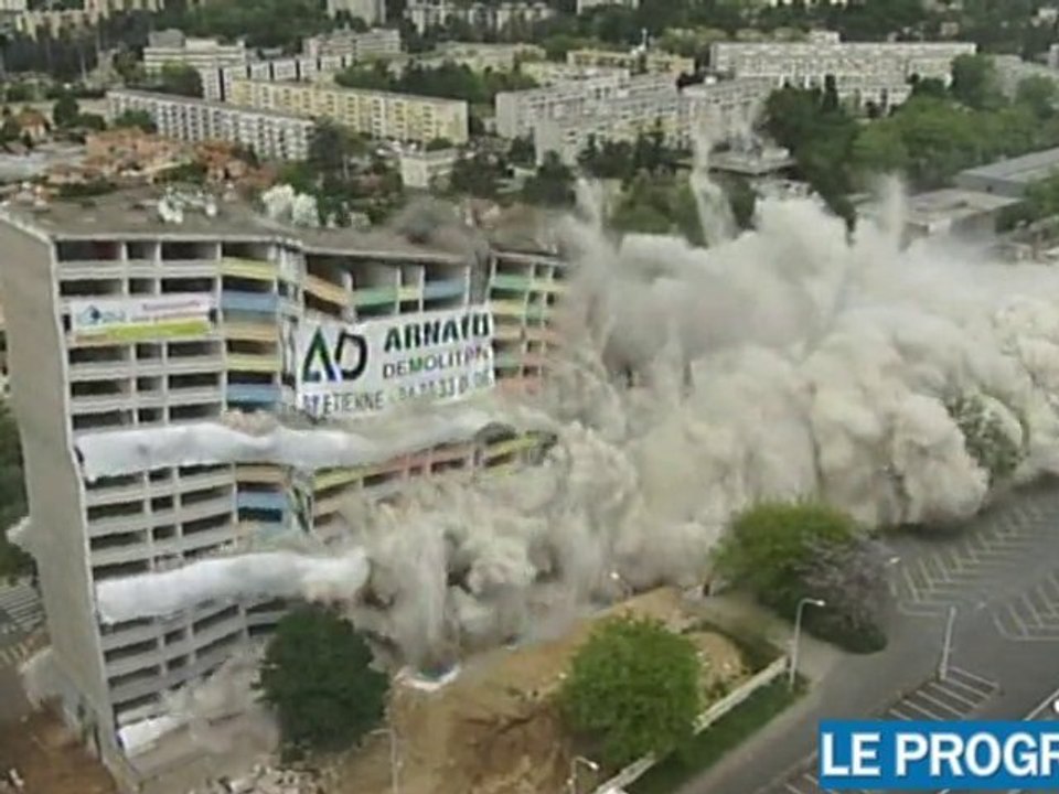 Lyon: la barre 220 de La Duchère foudroyée