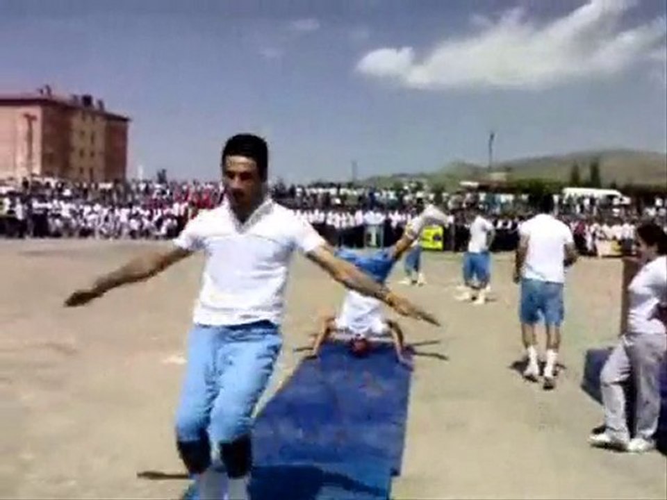 19 mayıs cimnastik gösteri grubu