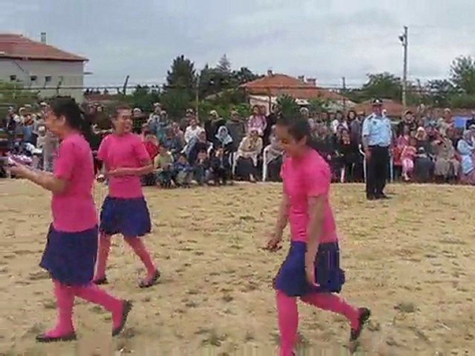 19 Mayıs Kızlar Yumurta Taşıma Yarışması