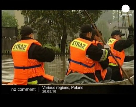 Floods continues in Poland - NO COMMENT VIDEO