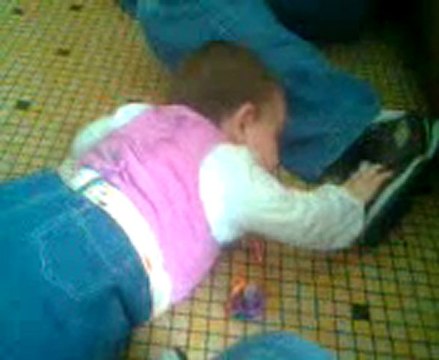 Lana Fait du 4 pattes..