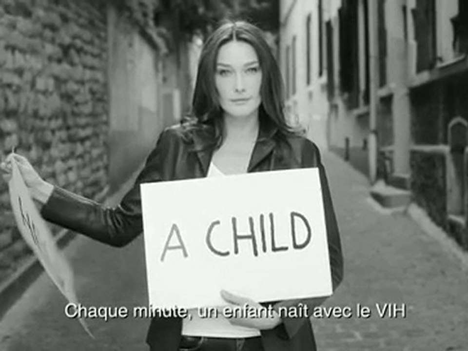 Carla Bruni dans la campagne "Naître sans le VIH"