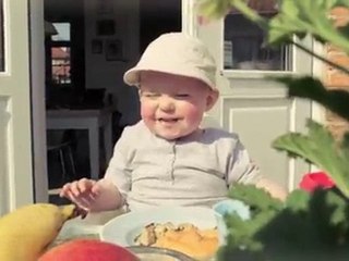 Happiest baby singing!