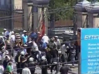 На юге Кыргызстана продолжаются беспорядки