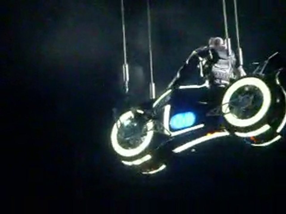 Black Eyed Peas - Bercy 20/05/10 - Taboo Rocking to the beat