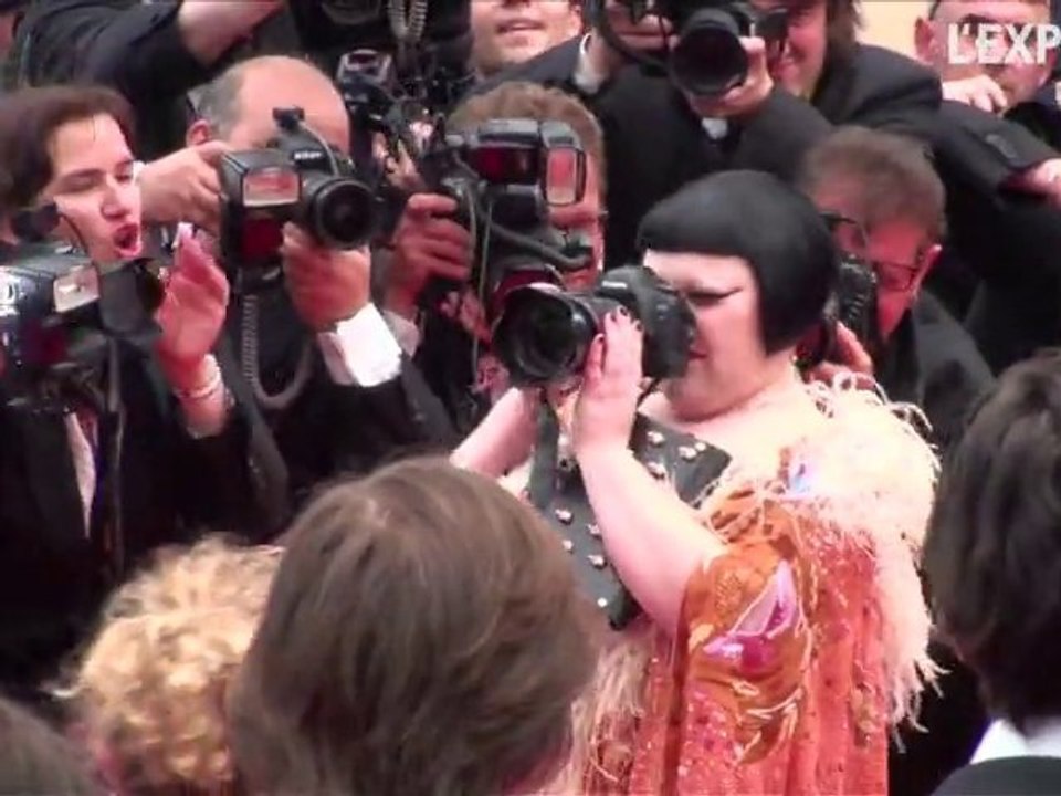 La montée des marches de "Hors la loi" de Rachid Bouchareb