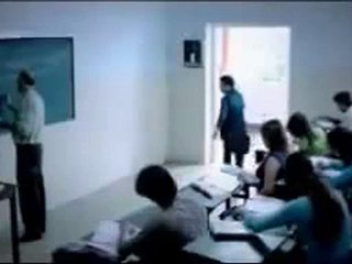 Derse geç kalan akıllı öğrenci derse nasıL qiRér =D