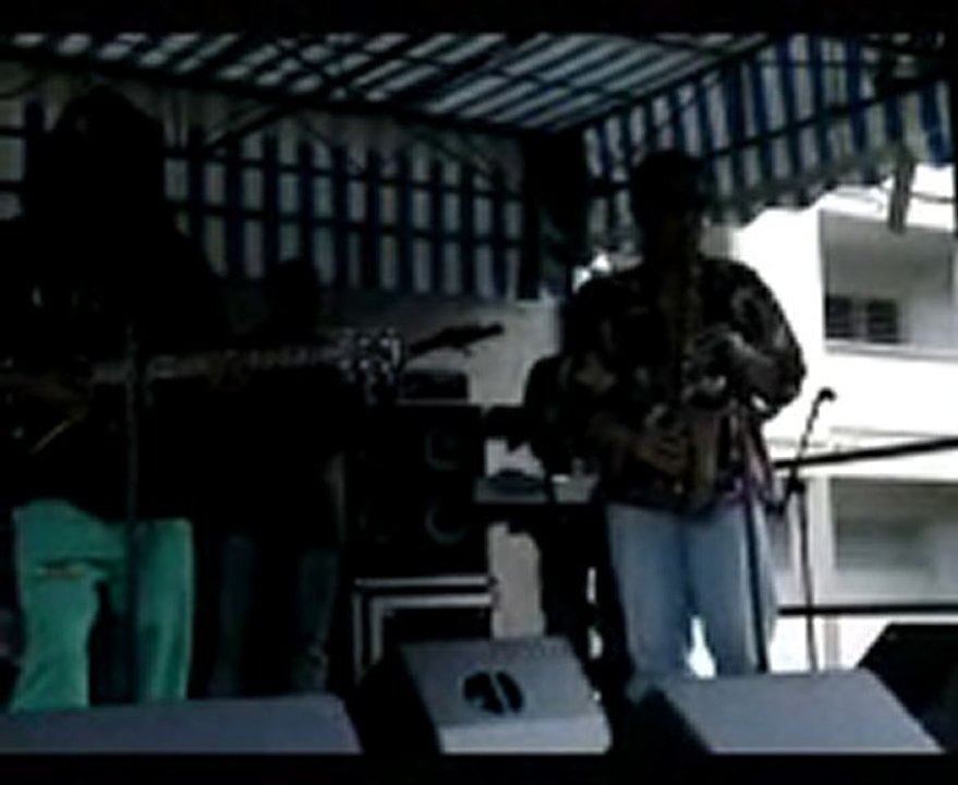 Ras'Métys sing " La voie de l'humanité " Live at Reunion