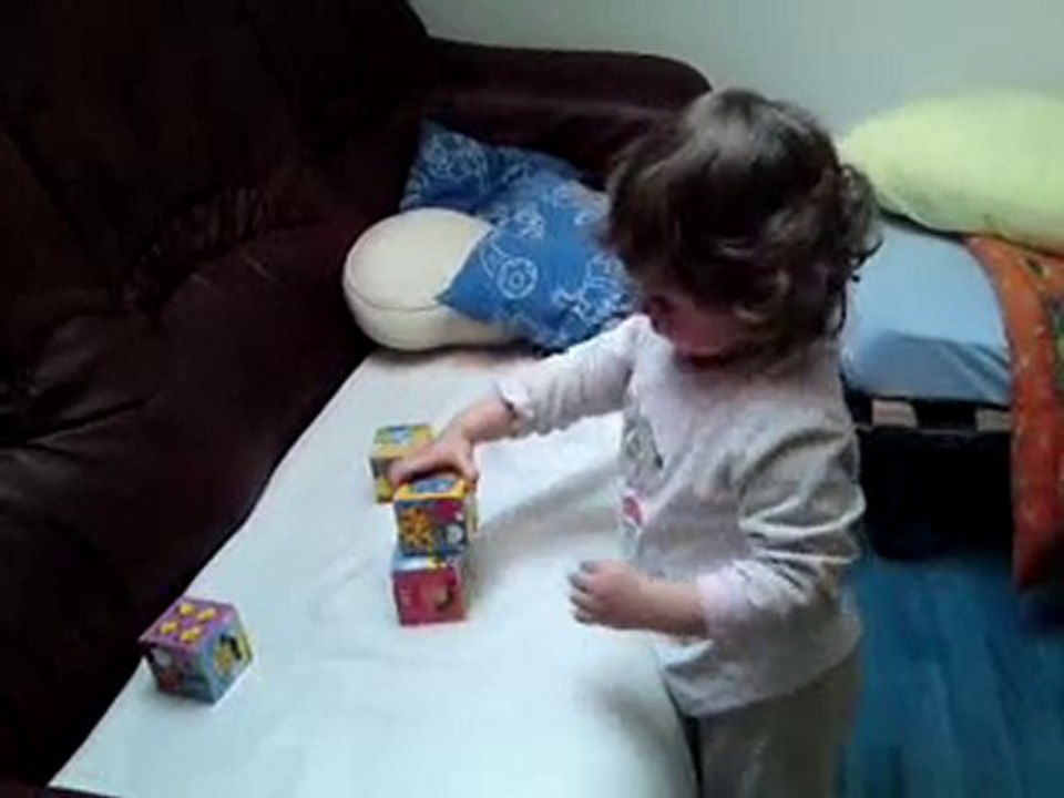 Lylou et ses petits cubes !