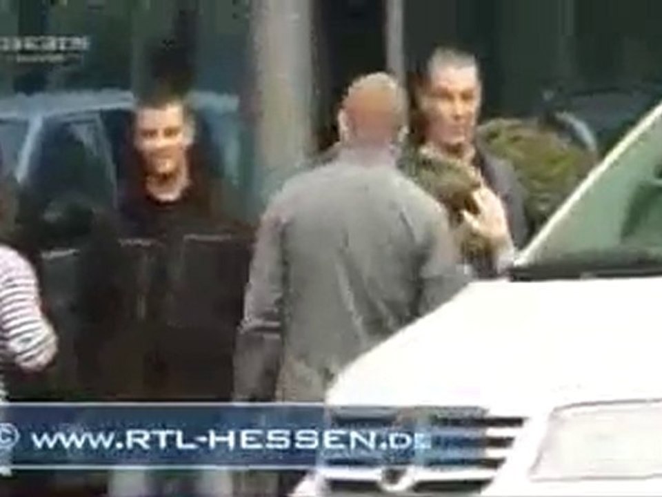 Justin Bieber Se Prend Une Vitre