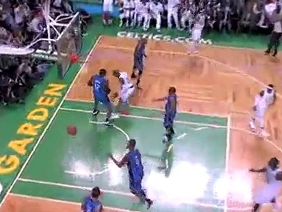 Ray Allen drives to the basket and throws down the huge dunk