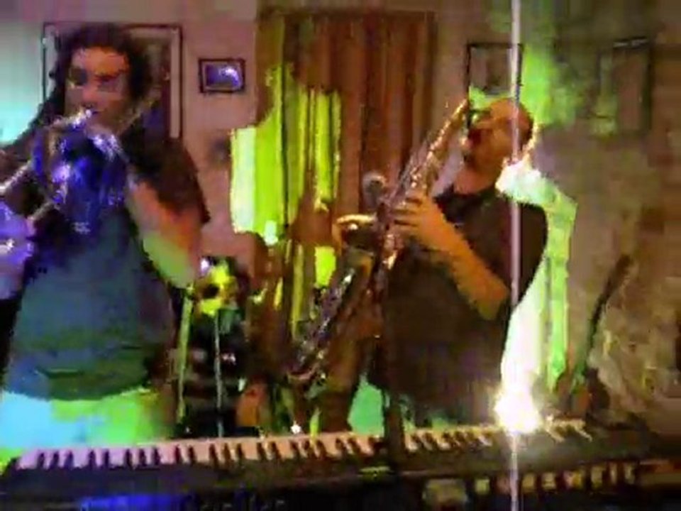 macadam bazar concert improvisé dans un salon à loyat