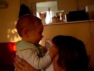 2010 05 21 coucou avec son bavoir