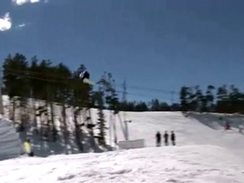 over 2 minutes of snowboard crashes from PinPin