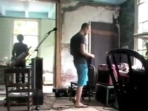 hit me tv op rood|noot (3)